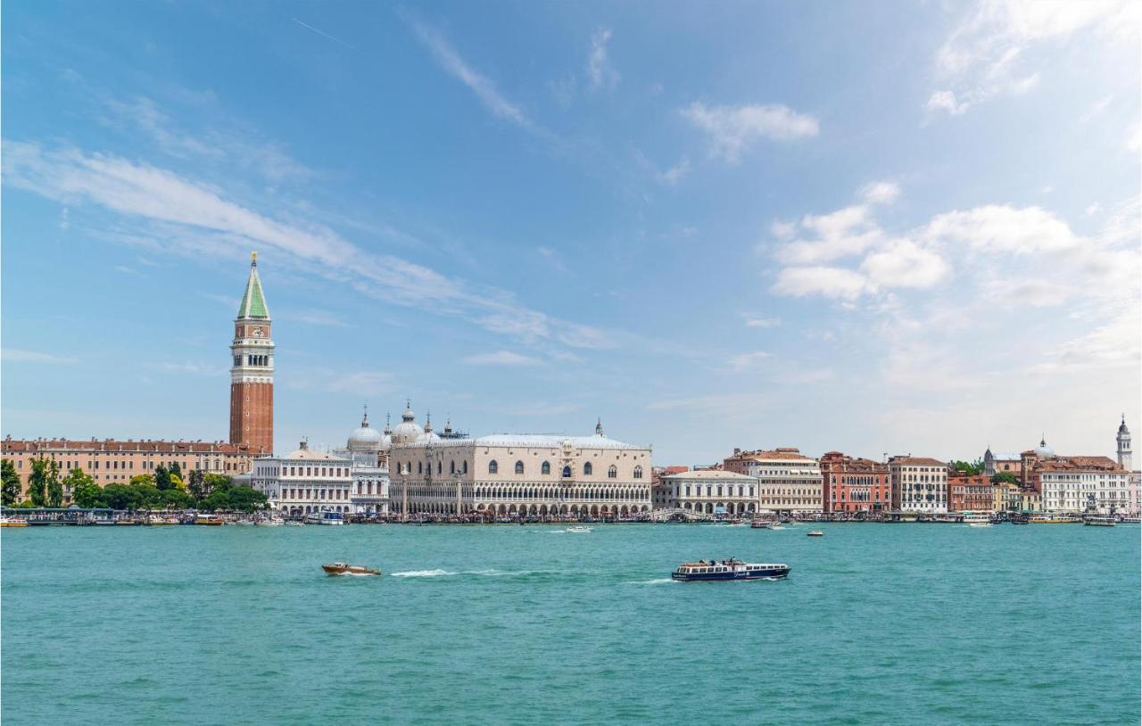 Stunning Apartment In Venezia With Kitchenette Exterior photo